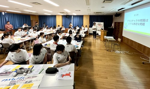 写真1 大学生による国際理解ワークショップの様子