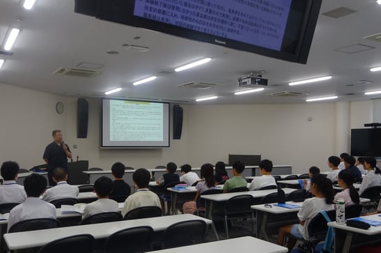 鳴門教育大学対話シーン画像