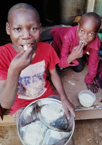 5.ザンビアの孤児院での本校収穫のネリカ米食事会